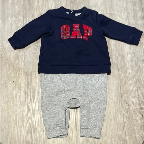 4/$30 GAP Navy and Gray Baby Outfit 3-6M - Picture 1 of 1